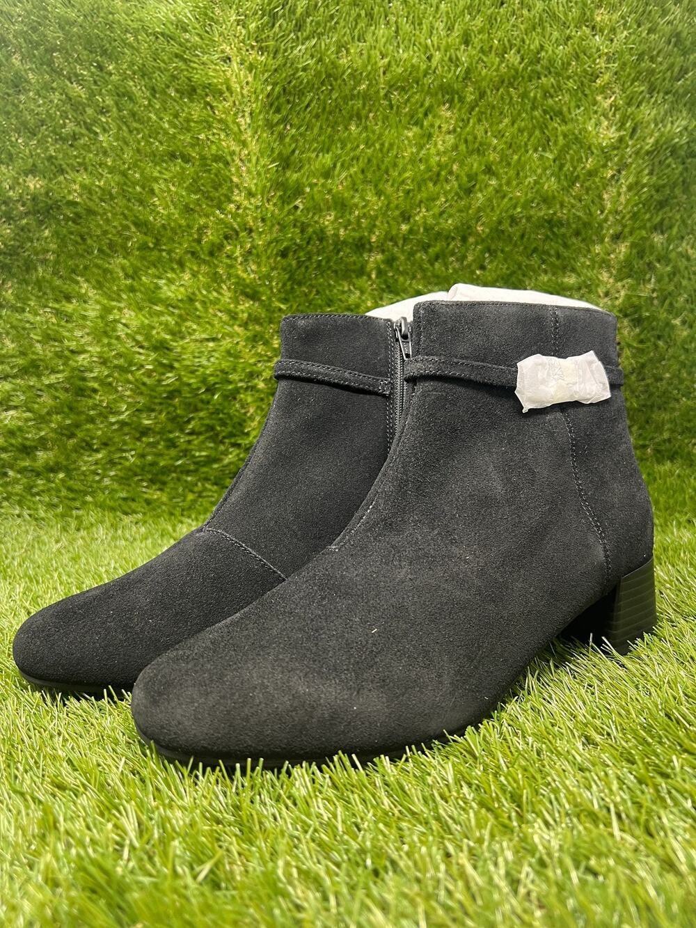 Clarks Women's 10M Iridessa Booties Black Suede Ankle Boots